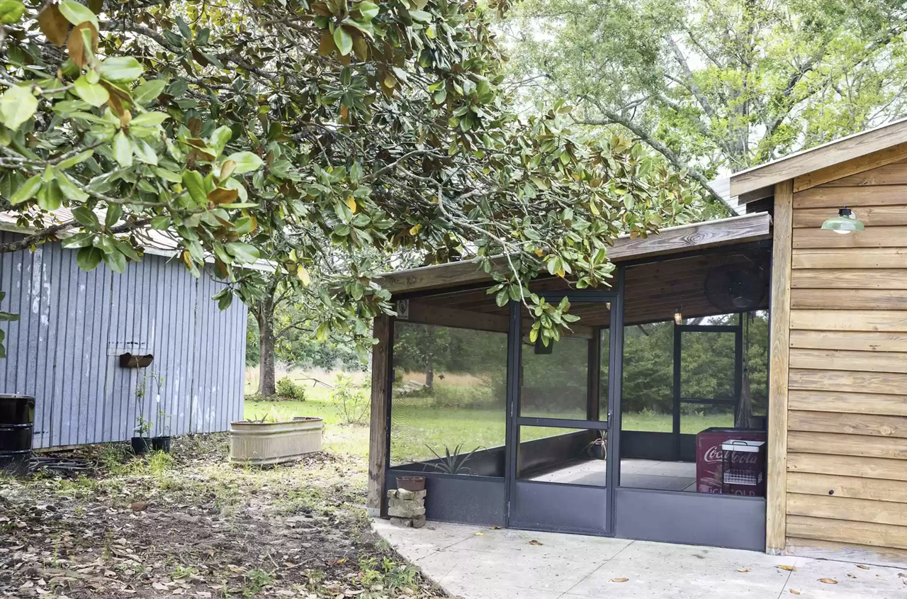 If all else fails, you can move into this Florida corn crib for $150K