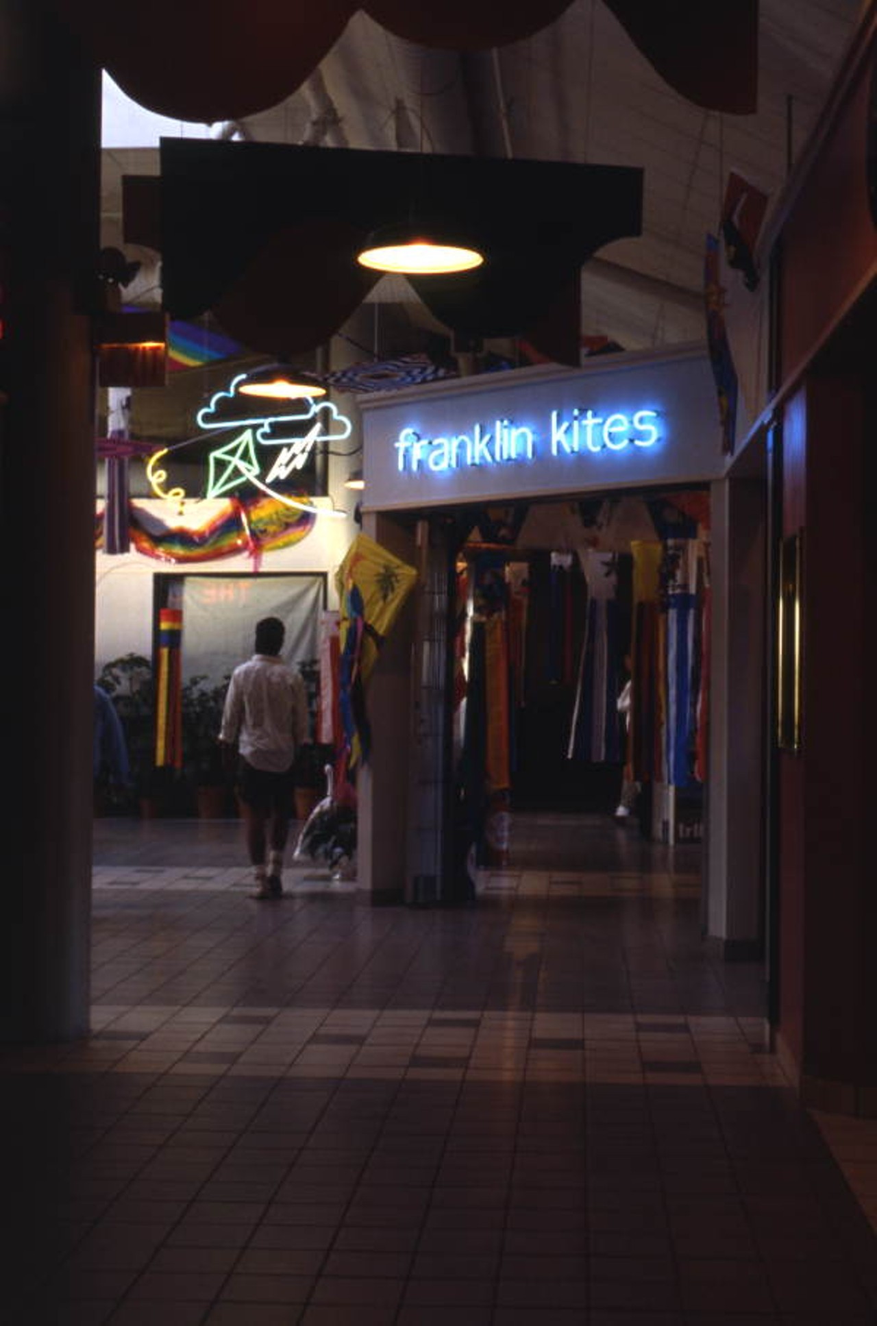 Franklin Kites in the Harbour Island mall in Tampa (1986).
