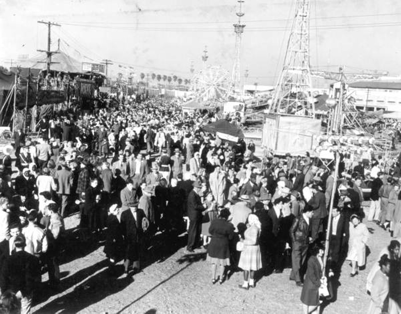 Crowds gathered at the Florida State Fair, 1947