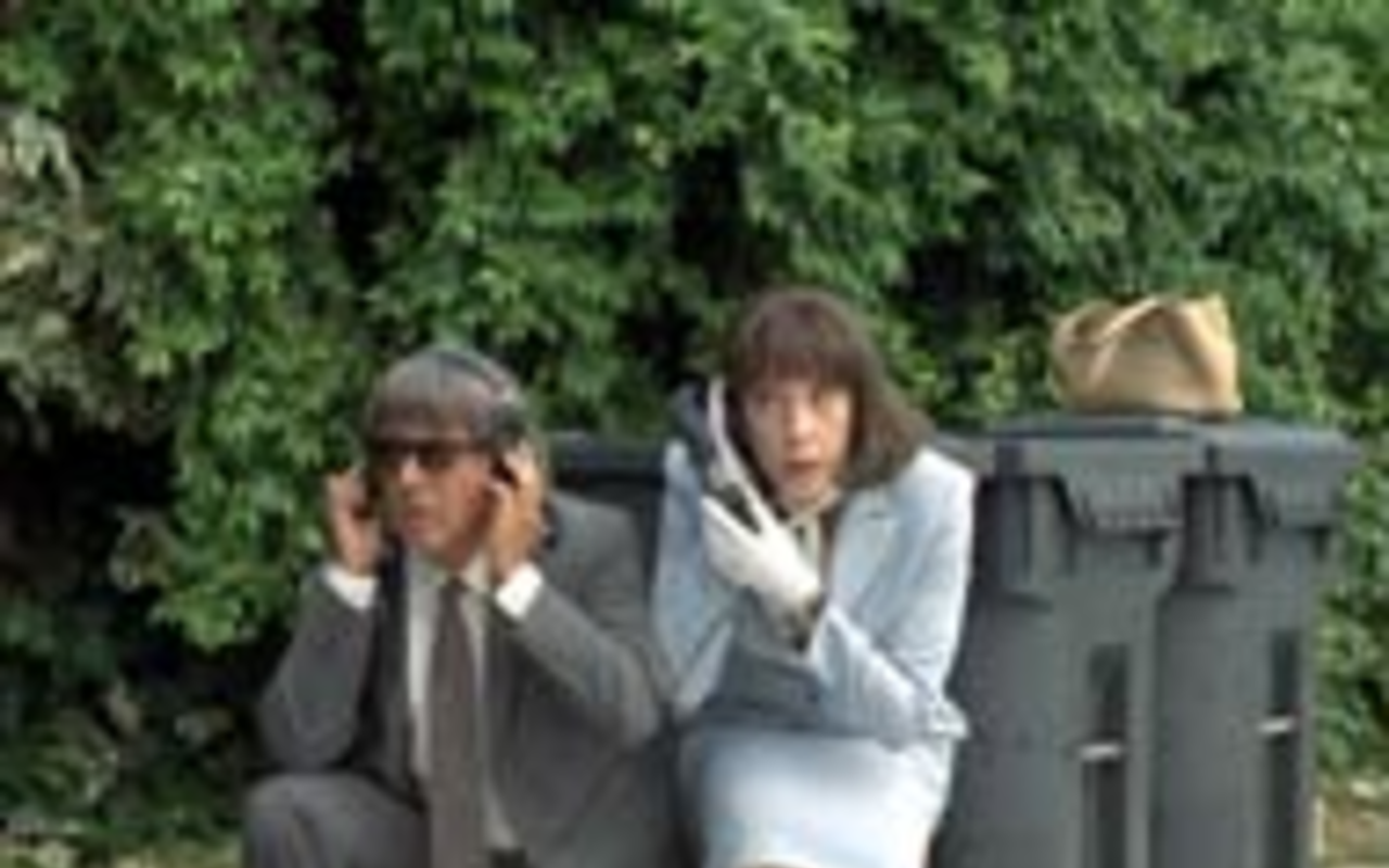 I SPY THE VOID : Dustin Hoffman and Lily Tomlin 
    are existential gumshoes hot on the trail of 
    meaninglessness.