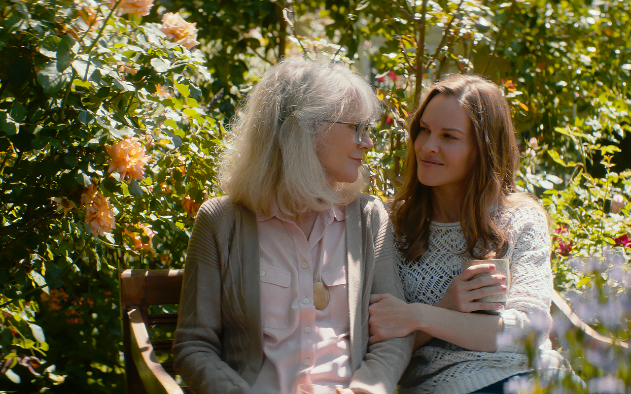 Blythe Danner (left) stars as “Ruth” and Hilary Swank (right) stars as “Bridget” in Elizabeth Chomko’s What They Had.